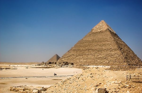 How is Egyptian architecture classified